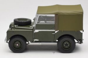Land Rover 88 Series I Matt Green Minichamps 1:18 150168909 Metall — Bild 4 von 8