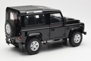 Land Rover Defender 90 Santorini Schwarz Metallic Kyosho 1:18 08901BK Metall — Bild 3 von 8