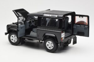Land Rover Defender 90 Santorini Schwarz Metallic Kyosho 1:18 08901BK Metall — Bild 5 von 8
