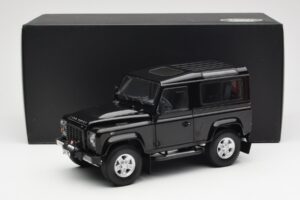Land Rover Defender 90 Santorini Schwarz Metallic Kyosho 1:18 08901BK Metall — Bild 8 von 8