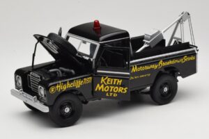 Land Rover Series III Bergungsfahrzeug Schwarz Universal Hobbies 1:18 4411 Metall — Bild 2 von 8
