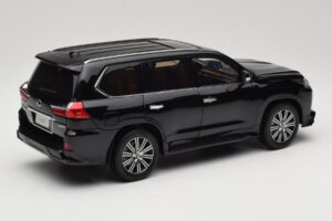 Lexus LX570 J200 Schwarz LCD 1:18 LCD18010-BL Metall — Bild 3 von 8