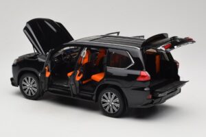 Lexus LX570 J200 Schwarz LCD 1:18 LCD18010-BL Metall — Bild 5 von 8