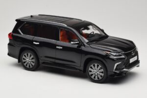 Lexus LX570 J200 Schwarz LCD 1:18 LCD18010-BL Metall — Bild 6 von 8