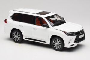 Lexus LX570 J200 Weiß LCD 1:18 LCD18010-WH Metall — Bild 6 von 8