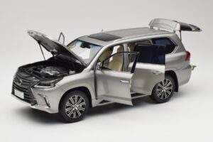 Lexus LX570 Sonic Titanium Kyosho 1:18 08955T Metall — Bild 2 von 8