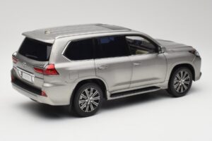 Lexus LX570 Sonic Titanium Kyosho 1:18 08955T Metall — Bild 3 von 8