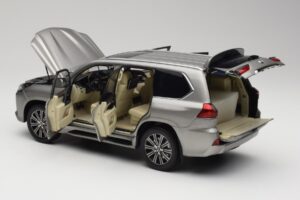 Lexus LX570 Sonic Titanium Kyosho 1:18 08955T Metall — Bild 5 von 8