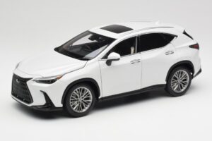 Lexus NX450h+ AZ20 Weiß Kyosho 1:18 08968Q Resin