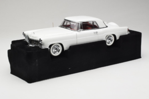 Lincoln Continental Mark II Weiß Road Signature 1:18 20078-P1 Metall