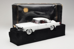 Lincoln Continental Mark II Weiß Road Signature 1:18 20078-P1 Metall — Bild 6 von 6