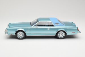 Lincoln Continental Mark V Blue Metallic MCG 1:18 MCG18369 Metall — Bild 3 von 6