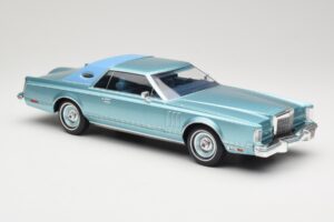 Lincoln Continental Mark V Blue Metallic MCG 1:18 MCG18369 Metall — Bild 4 von 6