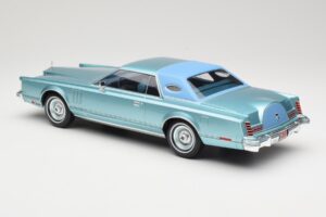 Lincoln Continental Mark V Blue Metallic MCG 1:18 MCG18369 Metall — Bild 5 von 6