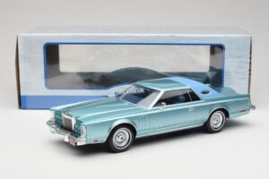 Lincoln Continental Mark V Blue Metallic MCG 1:18 MCG18369 Metall — Bild 6 von 6