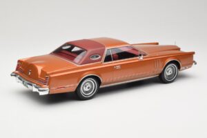 Lincoln Continental Mark V Crystal Apricot Metallic MCG 1:18 MCG18370 Metall — Bild 2 von 6