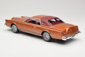 Lincoln Continental Mark V Crystal Apricot Metallic MCG 1:18 MCG18370 Metall — Bild 5 von 6