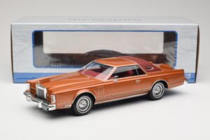 Lincoln Continental Mark V Crystal Apricot Metallic MCG 1:18 MCG18370 Metall — Bild 6 von 6