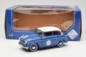 Lloyd Alexander TS #234 Blau Revell 1:18 08463 Metall — Bild 8 von 8