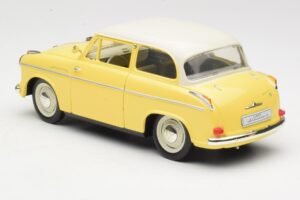 Lloyd Alexander TS Gelb Revell 1:18 08958 Metall — Bild 7 von 8