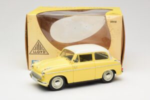 Lloyd Alexander TS Gelb Revell 1:18 08958 Metall — Bild 8 von 8