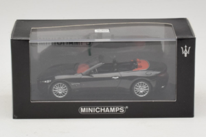 Maserati GranCabrio Schwarz Metallic Minichamps 1:43 400123930 Metall — Bild 5 von 5