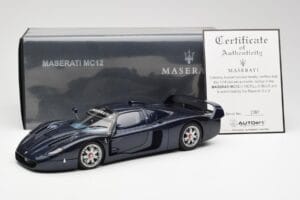 Maserati MC12 Road Car Blau Metallic AUTOart 1:18 75802 Metall — Bild 8 von 8