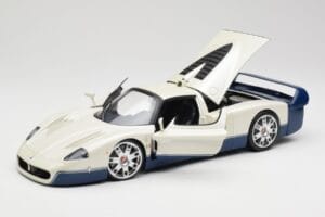Maserati MC12 Weiß Blau Hot Wheels 1:18 G7158 Metall — Bild 2 von 8