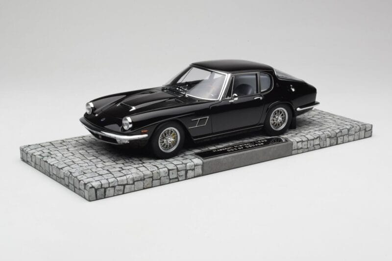 Maserati Mistral Schwarz Minichamps 1:18 107123421 Resin