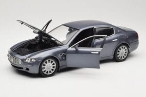 Maserati Quattroporte Blue Metallic Hot Wheels 1:18 B7003 Metall — Bild 2 von 8