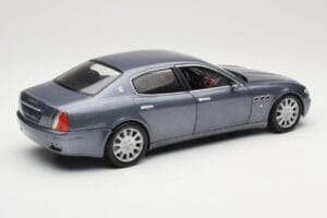 Maserati Quattroporte Blue Metallic Hot Wheels 1:18 B7003 Metall — Bild 3 von 8