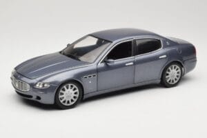 Maserati Quattroporte Blue Metallic Hot Wheels 1:18 B7003 Metall