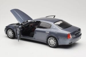 Maserati Quattroporte Blue Metallic Hot Wheels 1:18 B7003 Metall — Bild 5 von 8