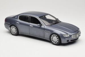 Maserati Quattroporte Blue Metallic Hot Wheels 1:18 B7003 Metall — Bild 6 von 8
