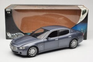 Maserati Quattroporte Blue Metallic Hot Wheels 1:18 B7003 Metall — Bild 8 von 8