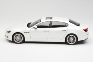Maserati Quattroporte VI GTS Alpine Weiß AUTOart 1:18 75808 Metall — Bild 4 von 8