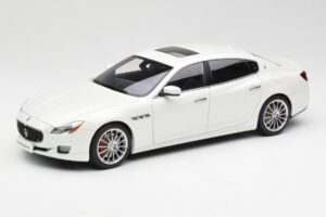 Maserati Quattroporte VI GTS Alpine Weiß AUTOart 1:18 75808 Metall