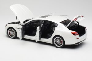 Maserati Quattroporte VI GTS Alpine Weiß AUTOart 1:18 75808 Metall — Bild 5 von 8