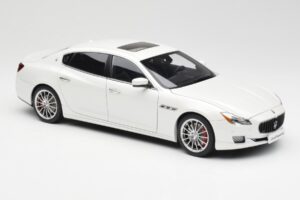 Maserati Quattroporte VI GTS Alpine Weiß AUTOart 1:18 75808 Metall — Bild 6 von 8