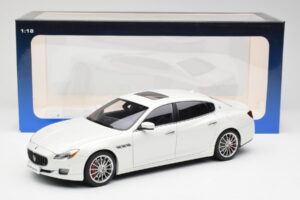 Maserati Quattroporte VI GTS Alpine Weiß AUTOart 1:18 75808 Metall — Bild 8 von 8