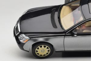Maybach 57 SWB Caspian Black Himalayas Grey AUTOart 1:18 76151 Metall — Bild 8 von 9