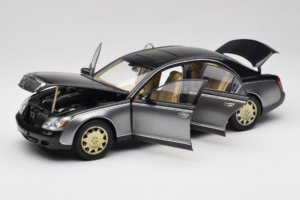 Maybach 57 SWB Caspian Black Himalayas Grey AUTOart 1:18 76151 Metall — Bild 2 von 9