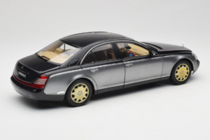 Maybach 57 SWB Caspian Black Himalayas Grey AUTOart 1:18 76151 Metall — Bild 3 von 9