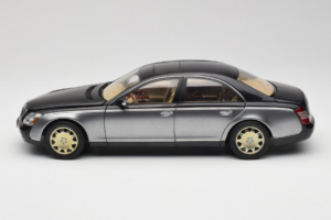 Maybach 57 SWB Caspian Black Himalayas Grey AUTOart 1:18 76151 Metall — Bild 4 von 9