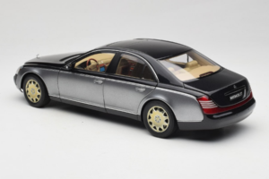 Maybach 57 SWB Caspian Black Himalayas Grey AUTOart 1:18 76151 Metall — Bild 7 von 9