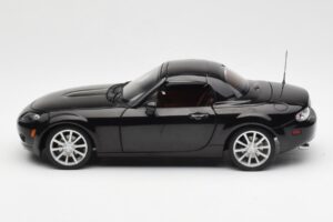 Mazda MX-5 NC Roadster Retractable Hardtop US Spec Schwarz AUTOart 1:18 75971 Metall — Bild 6 von 10