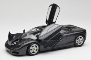 McLaren F1 Carbon Schwarz Metallic Minichamps 1:18 530133420 Metall — Bild 2 von 8