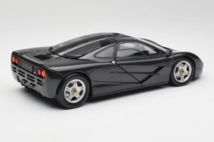 McLaren F1 Carbon Schwarz Metallic Minichamps 1:18 530133420 Metall — Bild 3 von 8