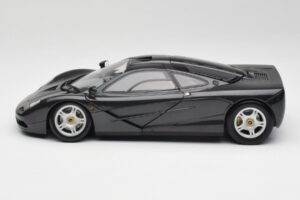 McLaren F1 Carbon Schwarz Metallic Minichamps 1:18 530133420 Metall — Bild 4 von 8