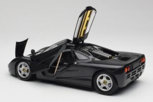 McLaren F1 Carbon Schwarz Metallic Minichamps 1:18 530133420 Metall — Bild 5 von 8